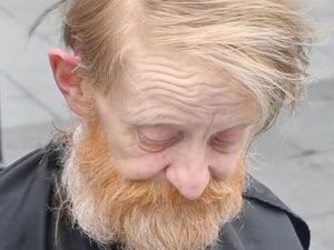 Transformasi Gelandangan yang Diberikan Cukur Rambut Gratis, Bikin Sedih