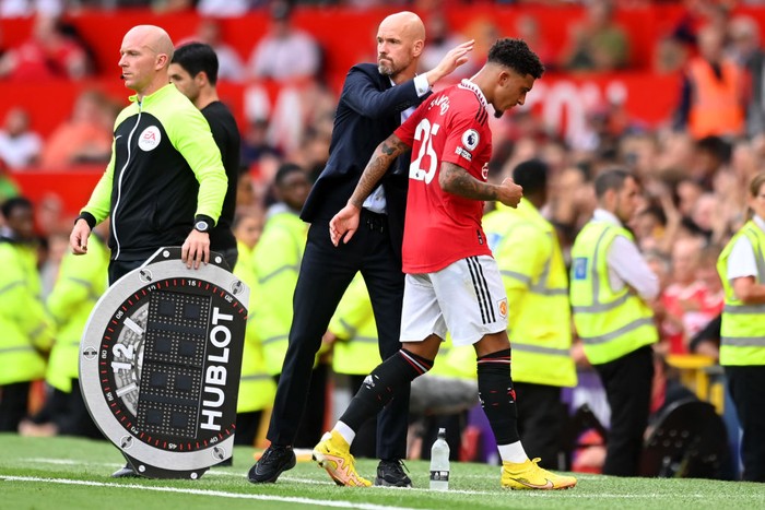 Jadon Sancho MANCHESTER, ENGLAND - SEPTEMBER 04: Erik ten Hag, Manager of Manchester United interacts with Jadon Sancho of Manchester United during the Premier League match between Manchester United and Arsenal FC at Old Trafford on September 04, 2022 in Manchester, England. (Photo by Michael Regan/Getty Images)