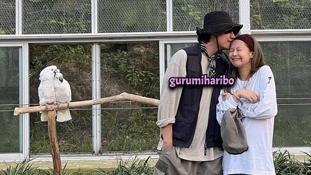 Jennie BLACKPINK dan V BTS