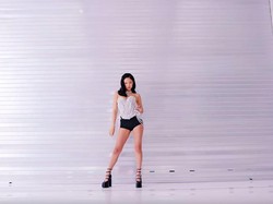 Gaya Jennie BLACKPINK Pakai Kostum Karya Desainer Indonesia di Shut Down