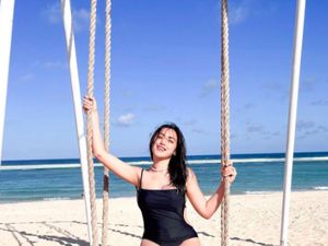 Pakai Swimsuit, Perut Kempes Jedar Jadi Sorotan Setelah 4 Bulan Melahirkan Pakai Swimsuit, Perut Kempes Jedar Jadi Sorotan Setelah 4 Bulan Melahirkan