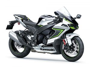 Kawasaki Ninja ZX-10R dan ZX-10RR Dapat Baju Baru, Janji Nggak Ngiler? Kawasaki Ninja ZX-10R dan ZX-10RR Dapat Baju Baru, Janji Nggak Ngiler?