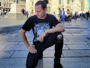 Penampilan Pria yang Mirip Banget Heath Ledger Sampai Disangka Hantu