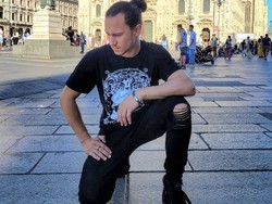 Penampilan Pria yang Mirip Banget Heath Ledger Sampai Disangka Hantu