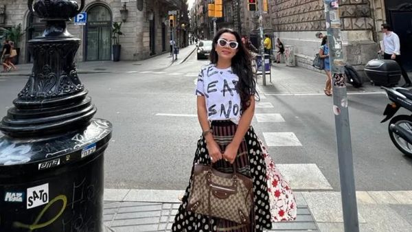 8 Gaya Stylish Mayangsari Liburan ke Eropa Tanpa Ditemani Suami & Anak