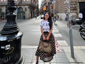 8 Gaya Stylish Mayangsari Liburan ke Eropa Tanpa Ditemani Suami & Anak 8 Gaya Stylish Mayangsari Liburan ke Eropa Tanpa Ditemani Suami & Anak