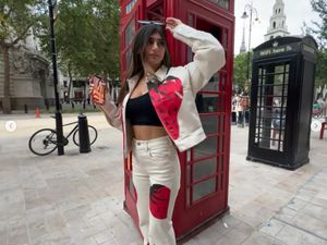 Gaya Mia Khalifa yang Dianggap Tak Hormati Masa Berkabung Ratu Elizabeth II