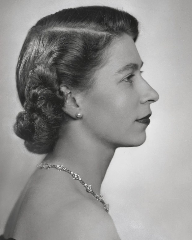 lasan dibalik gaya rambut ikonik Ratu Elizabeth II
