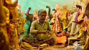 Begini Seniman India Buat Kerajinan Berhala Vishwakarma Jayanti