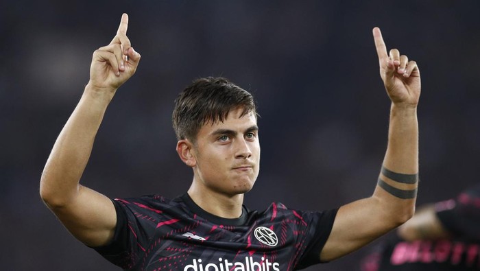ROME, ITALY - SEPTEMBER 15: Paulo Dybala of AS Roma celebrates after scoring his teams first goal during the UEFA Europa League group C match between AS Roma and HJK Helsinki at Stadio Olimpico on September 15, 2022 in Rome, Italy. (Photo by Matteo Ciambelli/DeFodi Images via Getty Images)