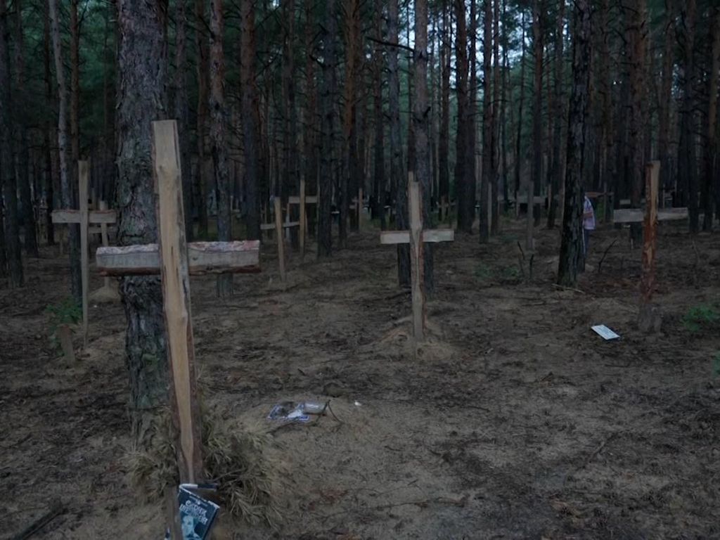 Penampakan Kuburan Massal di Ukraina, Ada Ratusan Mayat