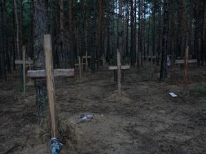 Penampakan Kuburan Massal di Ukraina, Ada Ratusan Mayat Penampakan Kuburan Massal di Ukraina, Ada Ratusan Mayat
