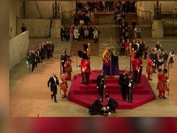 Penjaga Kerajaan Inggris Pingsan: Bukan Hal Baru, Bahkan Ada Tata Caranya