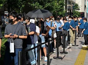 iPhone 14 Mulai Dijual, Fanboy Berbondong ke Apple Store iPhone 14 Mulai Dijual, Fanboy Berbondong ke Apple Store
