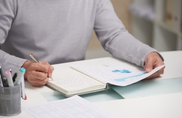 Pisahkan kebutuhan dan keinginan/freepik.com @pressfoto Pisahkan kebutuhan dan keinginan/freepik.com @pressfoto