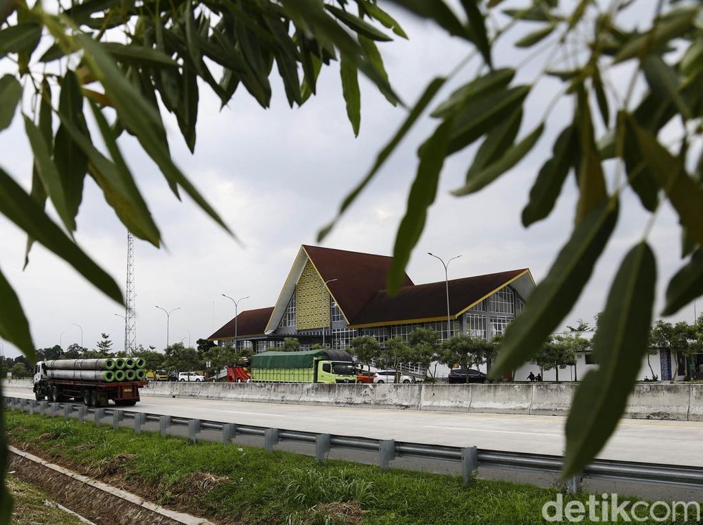 Potret Rest Area di Tol Trans Sumatera Potret Rest Area di Tol Trans Sumatera
