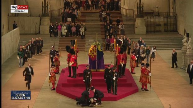 Ratu Elizabeth II Disemayamkan di Westminster Hall