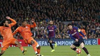 Lyon juga paling sering dijebol gawangnya oleh Messi di Liga Champions. Lima kali dari enam laga (Getty Images)