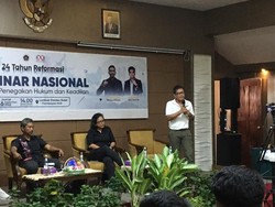 Rocky Gerung Sentil Rektor Unram: Mengapa Takut Saya Datang?