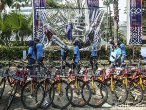 Aksi Teatrikal Peringati Setahun Menangnya Gugatan Polusi Udara