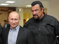 Kedekatan Putin dan Steven Seagal Bukan Kaleng-kaleng