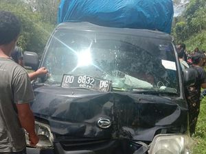 Mobil Pikap Tabrak 6 Siswa SD di Tana Toraja, 2 Orang Tewas-1 Kritis Mobil Pikap Tabrak 6 Siswa SD di Tana Toraja, 2 Orang Tewas-1 Kritis