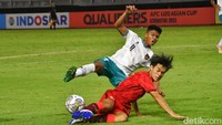Timnas Indonesia U-20 melawan Hong Kong pada laga kedua Grup F Kualifikasi Piala Asia U-20 2023 di Stadion Gelora Bung Tomo, Surabaya, Jumat (16/9/2022). (Foto: Deny Prastyo Utomo/detikJatim)