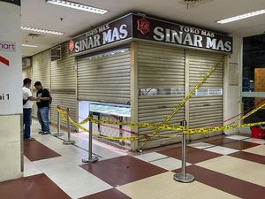 Polisi Masih Kejar Pelaku Perampokan Toko Emas di Tangsel Polisi Masih Kejar Pelaku Perampokan Toko Emas di Tangsel