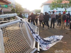 DPRD-Pemkab Banyuwangi Sayangkan Aksi Anarkis Mahasiswa Saat Demo soal BBM