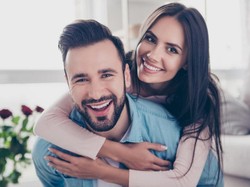 Ternyata Ini Alasan Wanita Tertarik pada Pria yang Lebih Tua