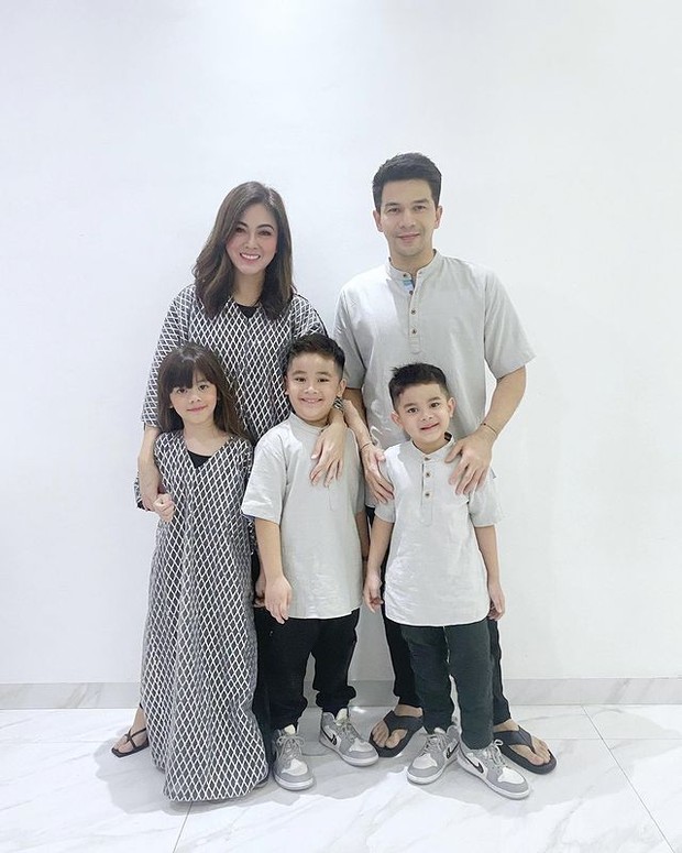 Artis legend Jonathan Frizzy Bersama Anak Kembarnya/Foto : instagram.com/#twinszfrizzy