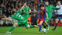 Gawang Rubin Kazan juga masih belum bisa dijebol Messi dari empat pertemuan. Rubin Kazan sendiri terbilang tim lemah di Liga Champions, sebab catatan terbaiknya cuma menjejak fase grup. (Foto: LLUIS GENE/AFP via Getty Images)