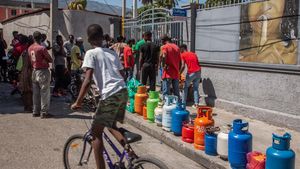 BBM Mahal, Warga Haiti Juga Antre Air dan LPG
