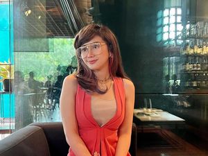 Netizen Heboh Denise Chariesta Makan Sashimi saat Hamil, dr Boyke Angkat Bicara Netizen Heboh Denise Chariesta Makan Sashimi saat Hamil, dr Boyke Angkat Bicara