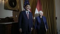 Diam-diam Luhut Bertemu Menkeu AS, Intip Momen Keduanya Foto Bareng