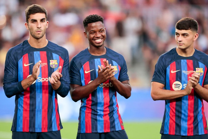 Ferran Torres, Ansu Fati, Pedri BARCELONA, SPAIN - AUGUST 7: (L-R) Ferran Torres of FC Barcelona, Ansu Fati of FC Barcelona, Pedri Gonzalez of FC Barcelona during the Club Friendly match between FC Barcelona v Pumas at the Spotify Camp Nou on August 7, 2022 in Barcelona Spain (Photo by David S. Bustamante/Soccrates/Getty Images)