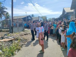 Tak Direstui Nikah Muda, Pemuda Lombok Panjat Tower Ancam Bunuh Diri