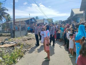 Tak Direstui Nikah Muda, Pemuda Lombok Panjat Tower Ancam Bunuh Diri Tak Direstui Nikah Muda, Pemuda Lombok Panjat Tower Ancam Bunuh Diri