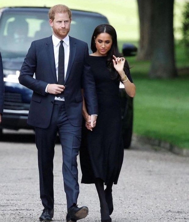 Harry dan Meghan Markle/Foto: Instagram.com/best_streetstyles Alasan Harry-Meghan bergandengan tangan saat pemakaman Ratu