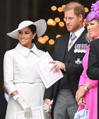 Pakar Bahasa Tubuh Bagikan Alasan Harry-Meghan Gandengan Tangan Saat ...