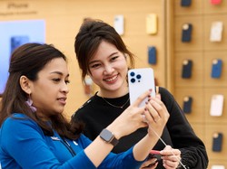 YouTuber Nekat Tabrakkan Mobil Demi Uji Fitur di iPhone 14