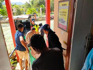 Sempat Bercanda, Ibu-ibu di Bone Meninggal saat Antre BLT BBM Sempat Bercanda, Ibu-ibu di Bone Meninggal saat Antre BLT BBM