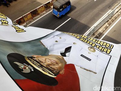 JPO Jalan Basuki Rahmat Dipenuhi Spanduk Ucapan Terima Kasih Anies
