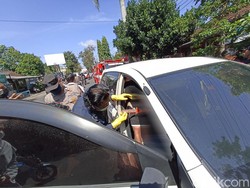 Pria di Kota Blitar Diduga Tewas Terbakar dalam Mobil