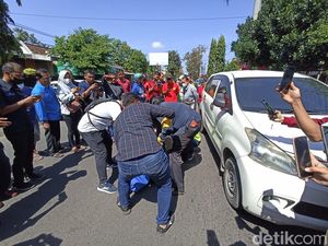 Motif Pria Tewas Bakar Diri Dalam Mobil di Kota Blitar karena Depresi Motif Pria Tewas Bakar Diri Dalam Mobil di Kota Blitar karena Depresi