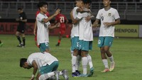 Kemenangan membuat Indonesia sementara memimpin Grup F Kualifikasi Piala Asia U-20 2023, mengungguli Vietnam. Selanjutnya, kedua tim akan bersaing menjadi juara grup di laga ketiga pada Minggu (18/9). (Foto: MOCH ASIM/ANTARA FOTO)