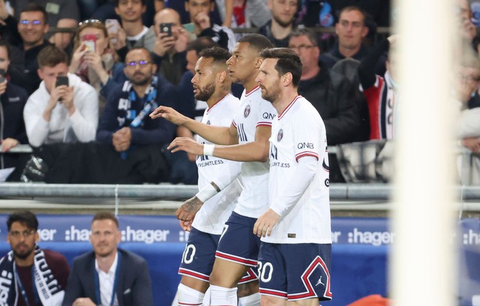 Messi, Neymar, Mbappe PARIS, FRANCE - MARCH 13: Lionel Messi #30, Neymar Jr #10 and Kylian Mbappe #7 of Paris Saint-Germain look on during the Ligue 1 Uber Eats match between Paris Saint-Germain and Girondins de Bordeaux at Parc des Princes on March 13, 2022 in Paris, France. (Photo by Catherine Steenkeste/Getty Images)