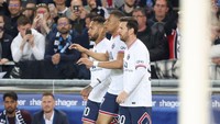Trio MNM di Paris Saint-Germain (PSG) alias Messi-Neymar-Mbappe lagi galak banget di awal musim ini. Mereka bertiga tokcer gol dan assist di Ligue 1! (Getty Images)