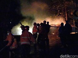 Mobil Terbakar Hebat di Tanjakan Sedeng Pacitan