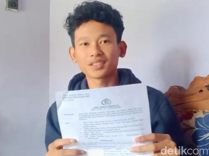Muhammad Agung Hidayatullah alias MAH (21)